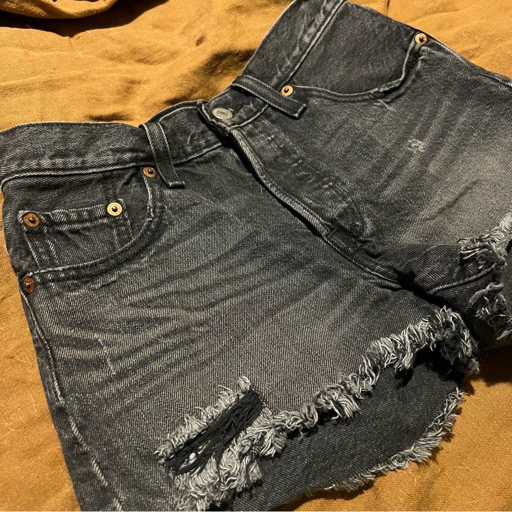 LEVIS Washed Black Denim Short Sz 24